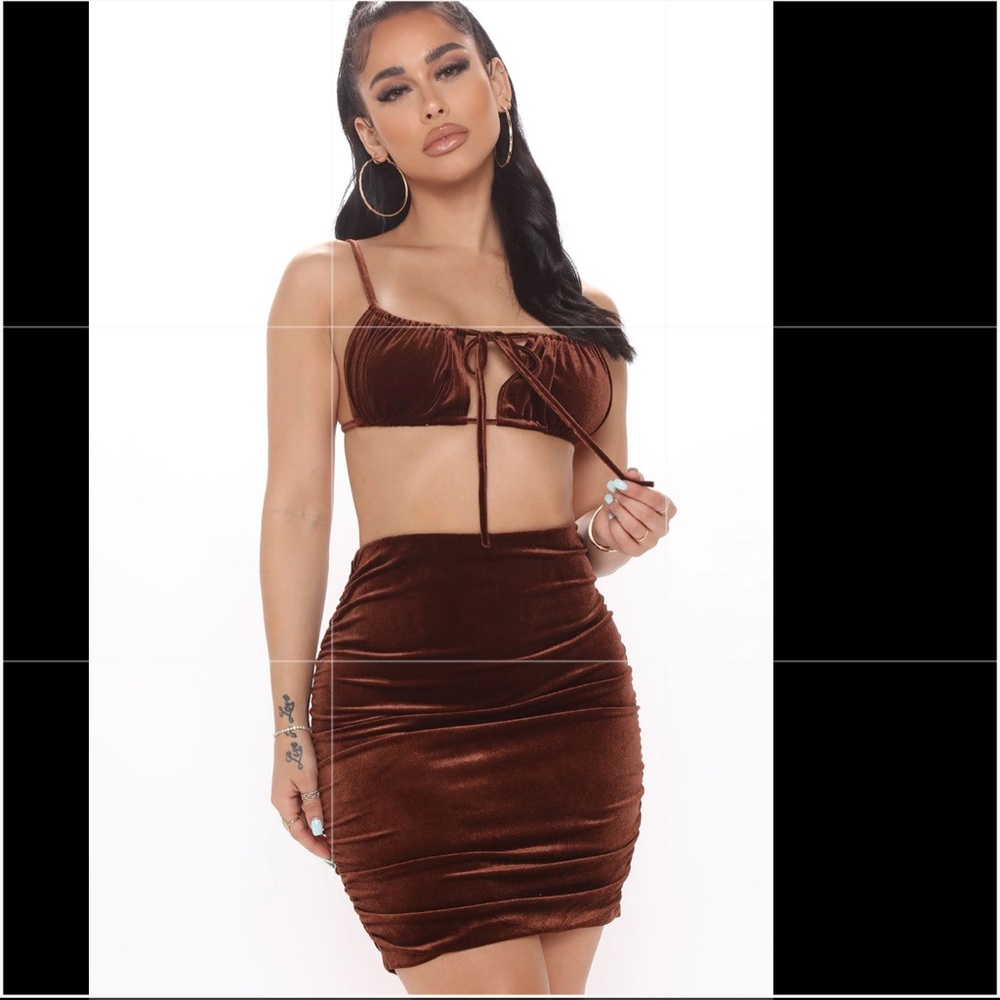 In your dreams velvet skirt set